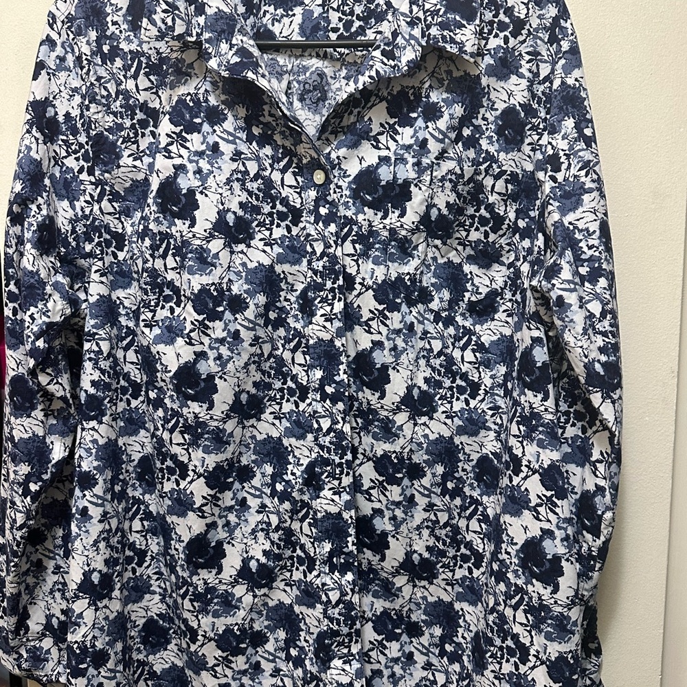 Duluth Trading Co Blue and White Floral Shirt